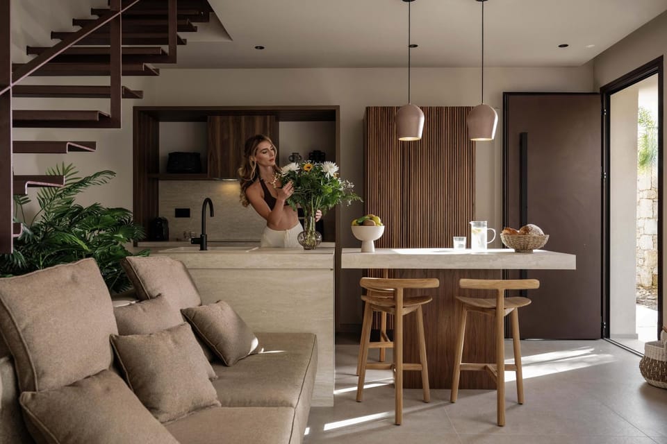People, Living room, Seating area, Dining area, group of guests, furniture, kitchen