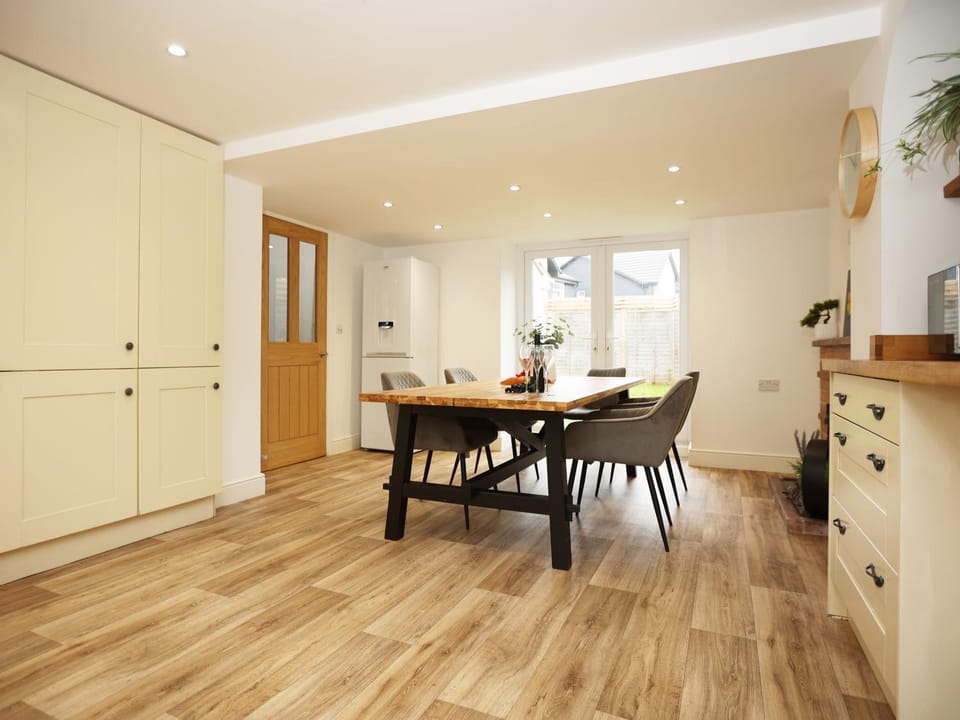 Sleeps 8 - Parking - M5 - long stays House in Sedgemoor