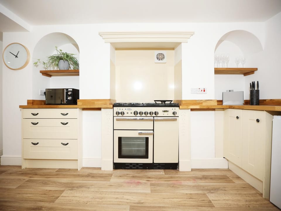 Sleeps 8 - Parking - M5 - long stays House in Sedgemoor