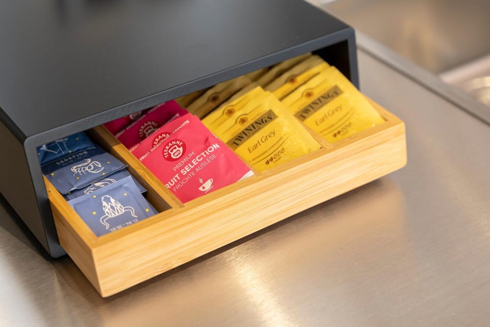 Coffee/tea facilities, Food and drinks