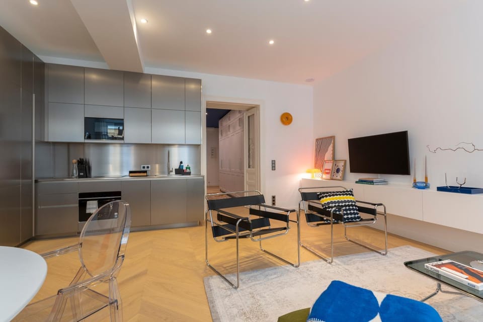 Kitchen or kitchenette, Living room, Dining area, oven, stove