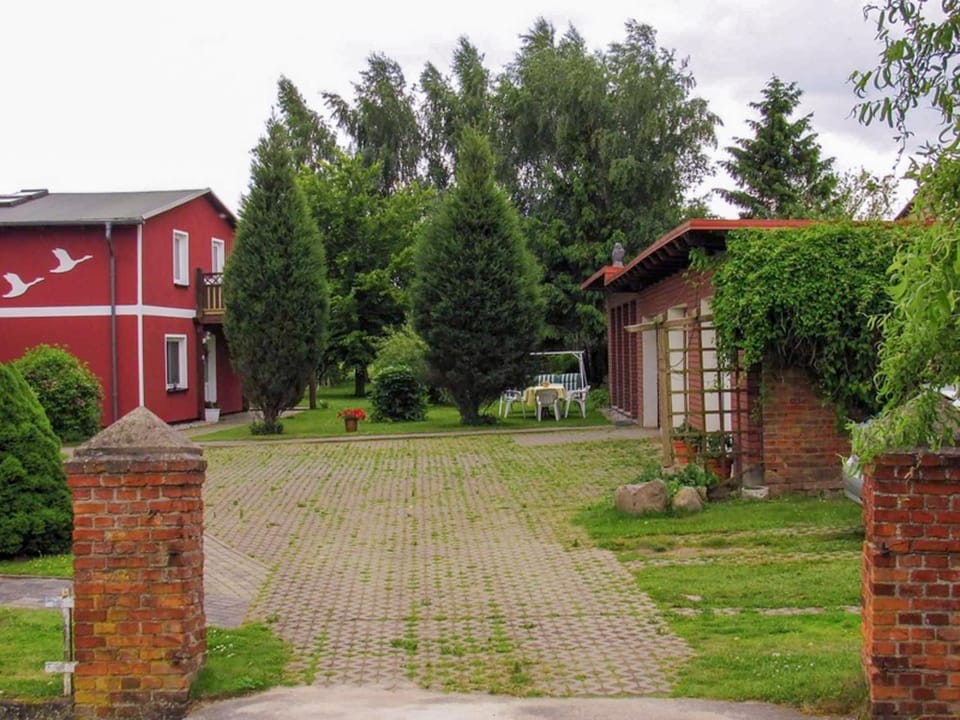Property building, Day, Garden, Garden