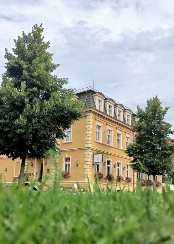 Property building, Day, Natural landscape