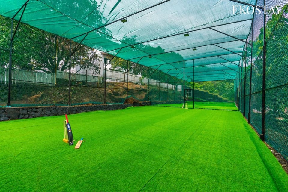 Spring, Day, People, Natural landscape, Garden, Golfcourse, Minigolf, Squash, Tennis court, Garden view, group of guests