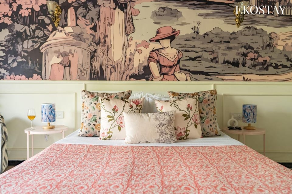 Bed, Photo of the whole room, Decorative detail, Bedroom