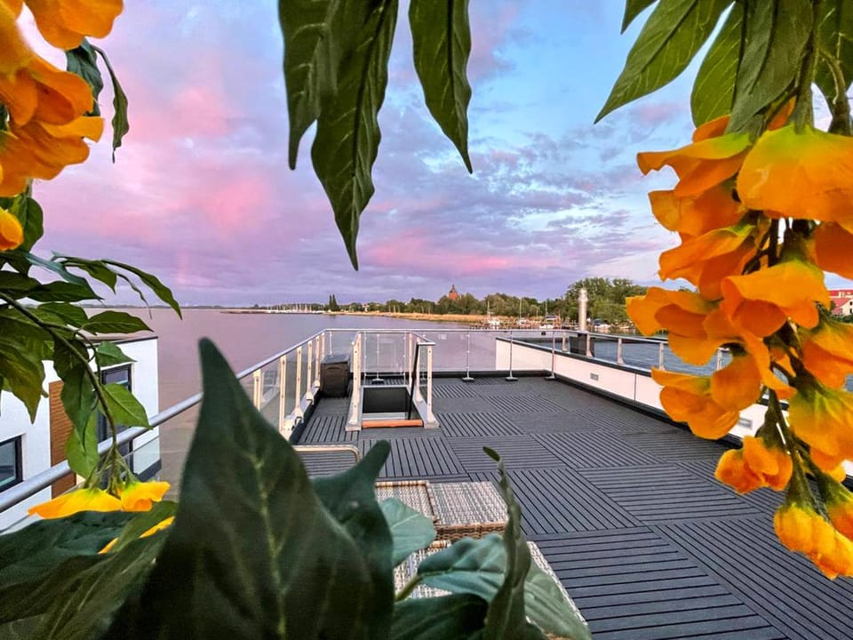 Balcony/Terrace, Lake view