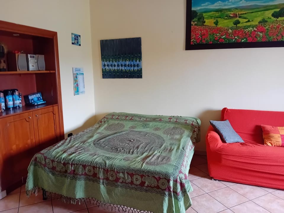 Photo of the whole room, Bedroom