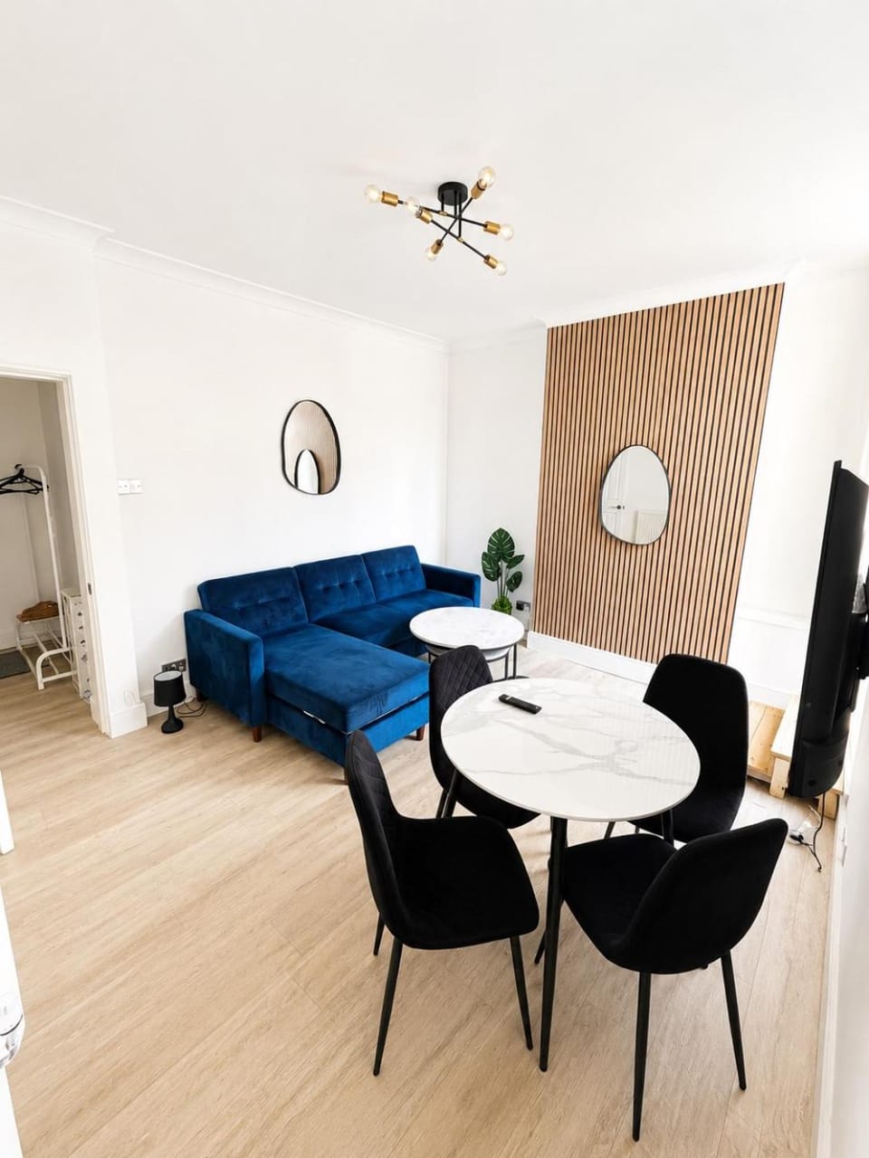 Luxury Ground Floor Flat FREE Parking With Private Garden by E&L Homes Apartment in Kingston upon Thames