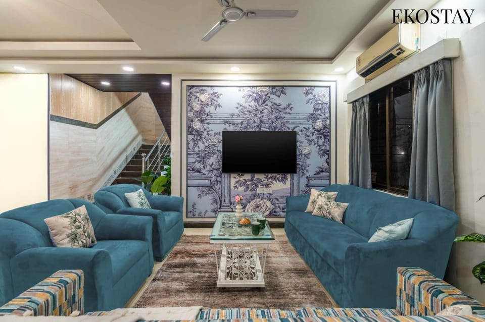 Communal lounge/ TV room, TV and multimedia, Living room, Seating area, Evening entertainment, fireplace