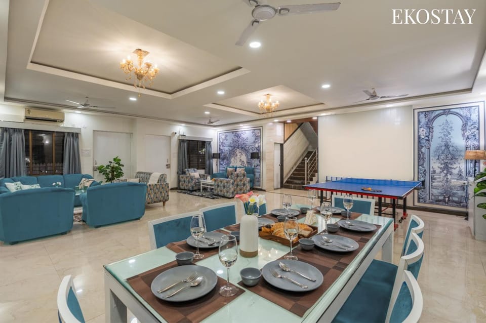 Living room, Seating area, Dining area