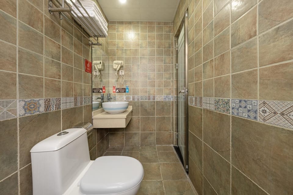 Shower, Toilet, Bathroom