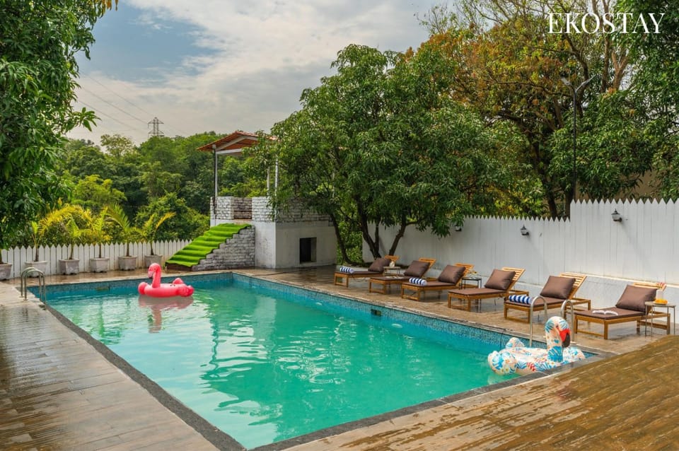 Day, Natural landscape, Garden, View (from property/room), Garden view, Landmark view, Landmark view, Pool view, Swimming pool, sunbed