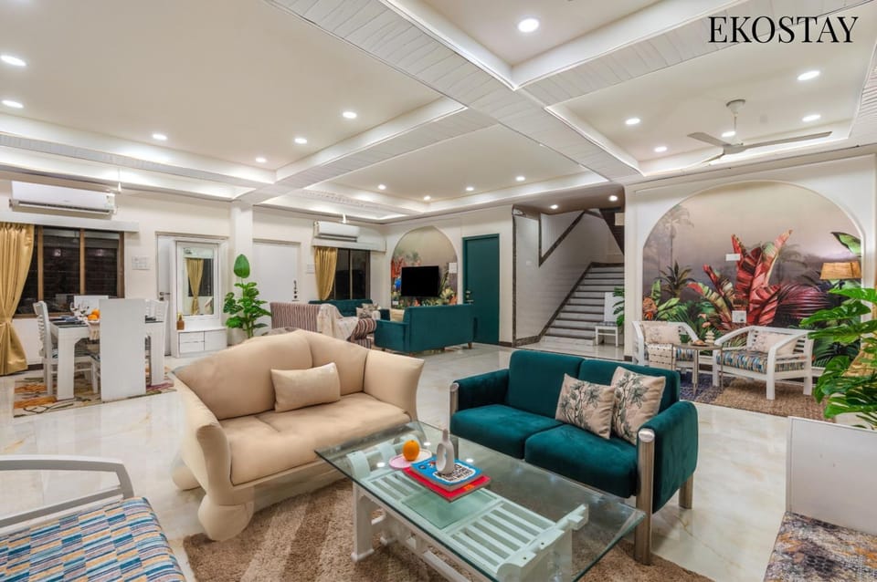 Living room, Decorative detail, Seating area, Dining area