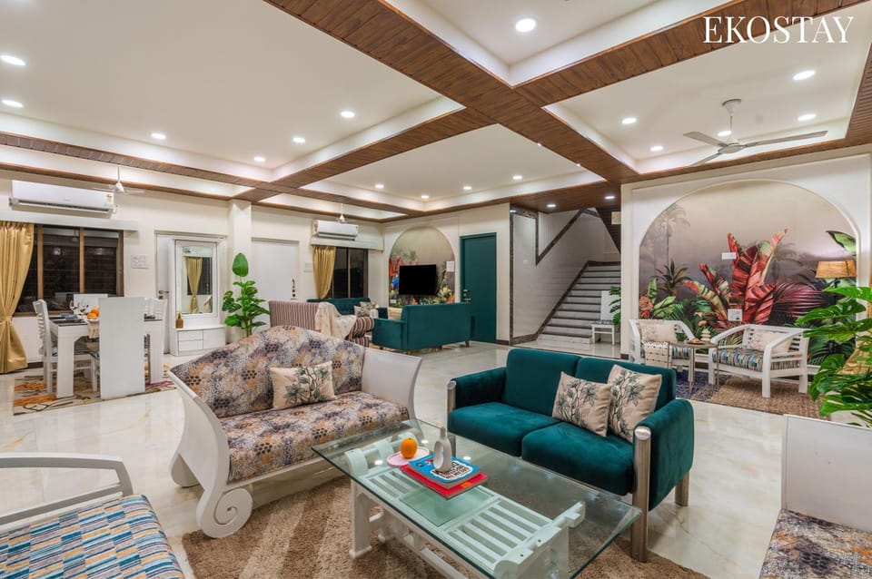 Communal lounge/ TV room, TV and multimedia, Living room, Seating area, Evening entertainment