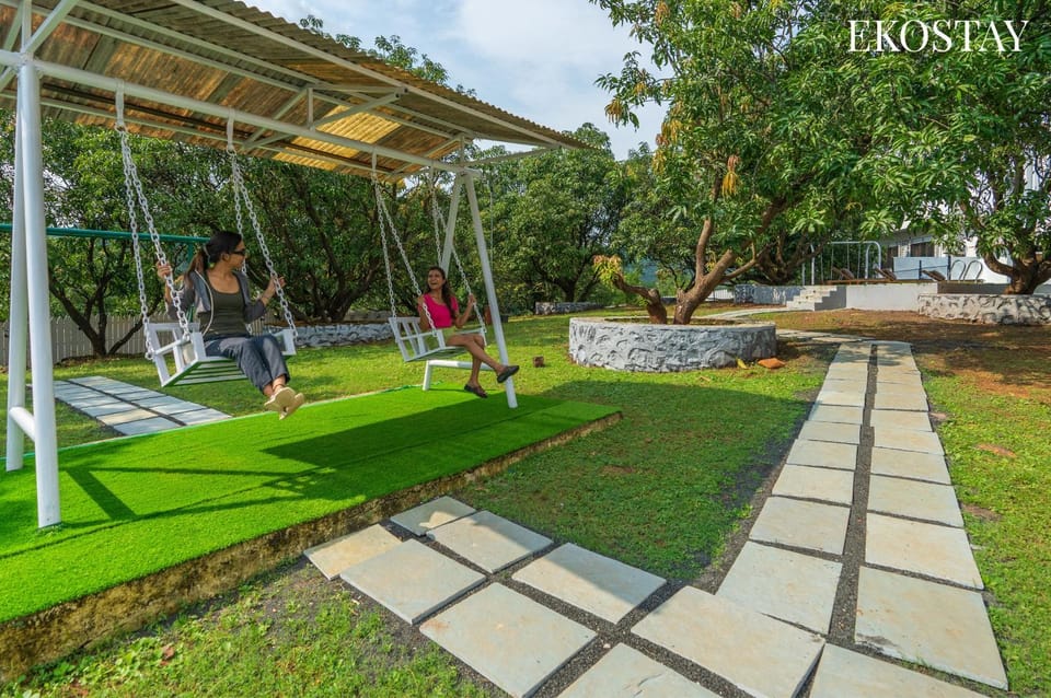 Property building, Patio, Spring, Day, Natural landscape, Garden, Garden view