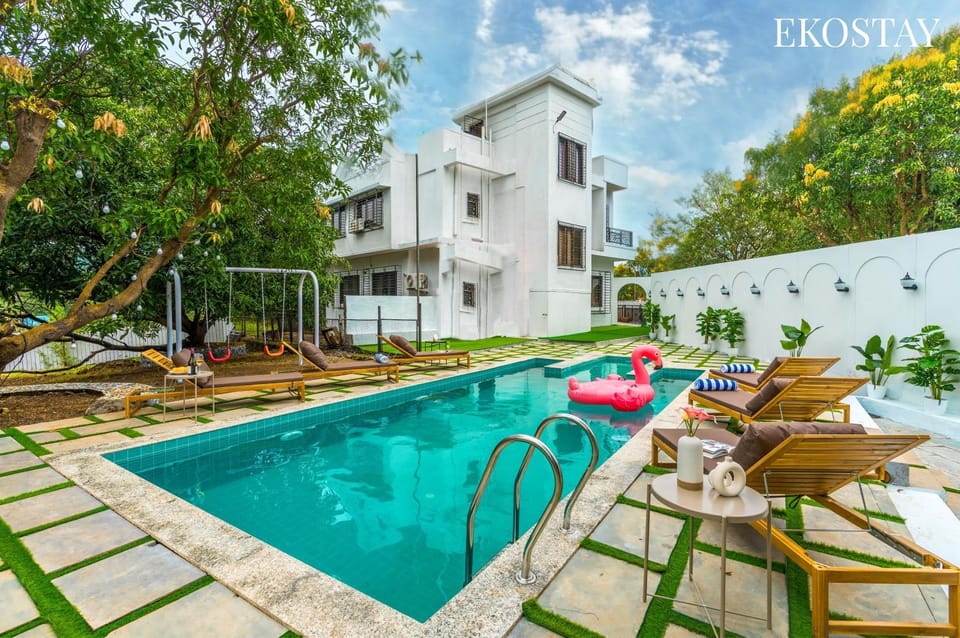 Property building, Patio, Spring, Day, Garden, Garden view, Pool view, Swimming pool, sunbed