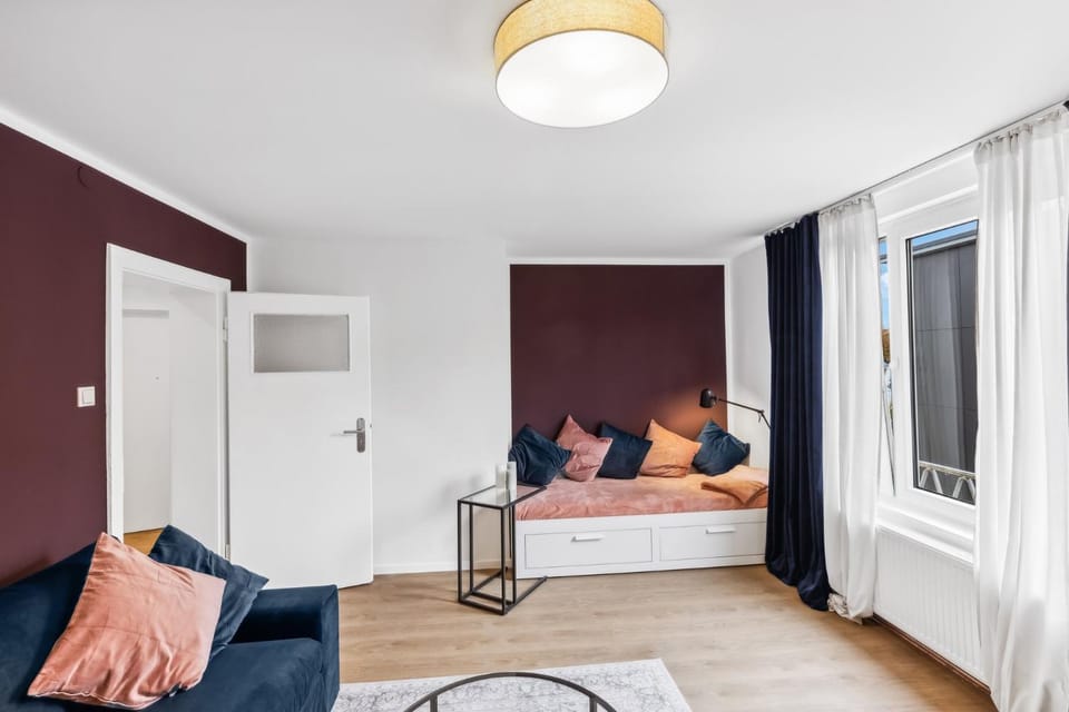 Bed, Living room, Photo of the whole room, Seating area