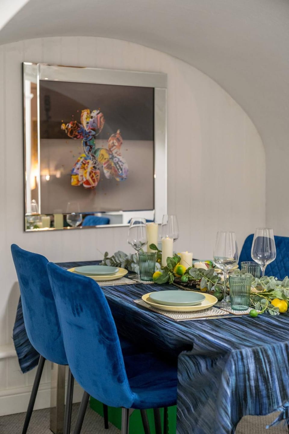 Niru Experience Chelsea Oasis with Courtyard Apartment in City of Westminster