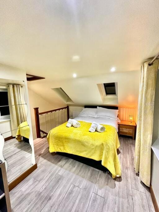 Bed, Photo of the whole room