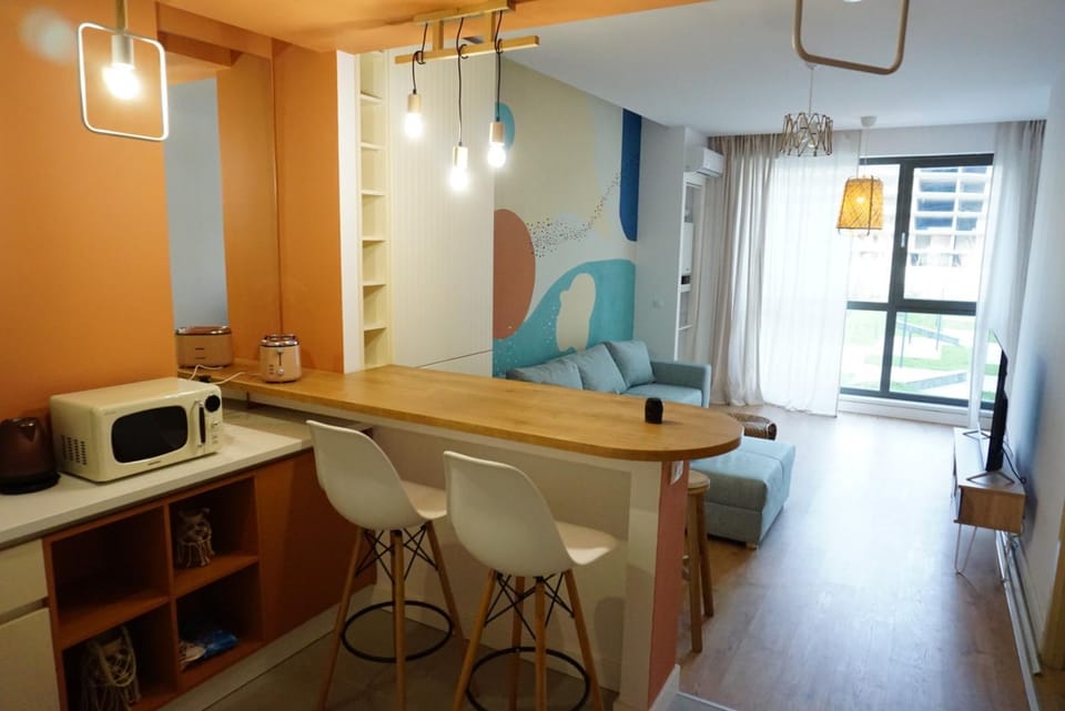 Kitchen or kitchenette, Living room, Seating area, Dining area