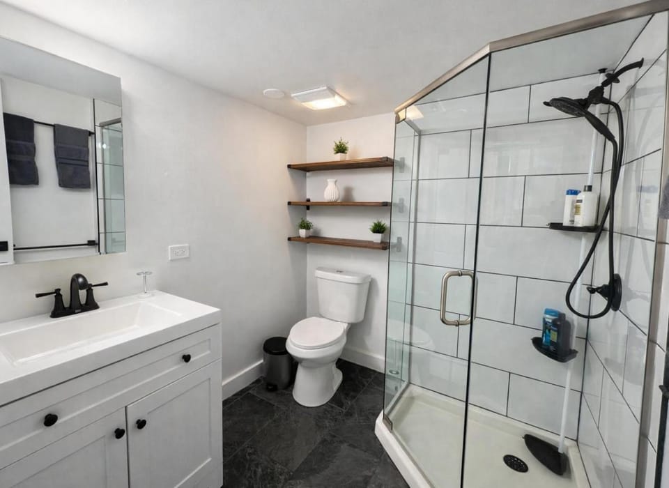 Cozy Corner Charming 1BR with WiFi Apartment in Evanston