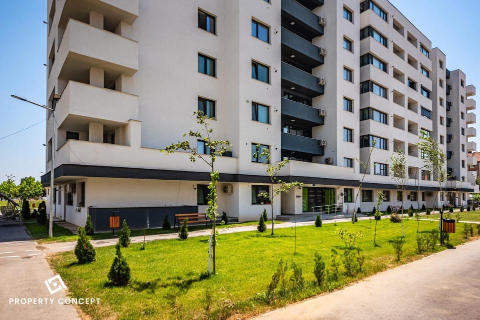 Property building, Day, Garden, Street view