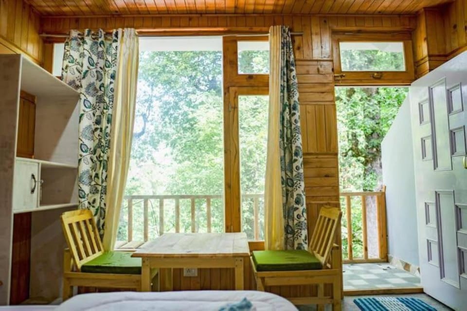 View (from property/room), Balcony/Terrace, Living room, Seating area, Dining area, Garden view