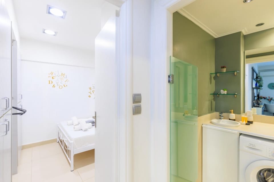 Bed, Bathroom, Bedroom, towels, washing machine