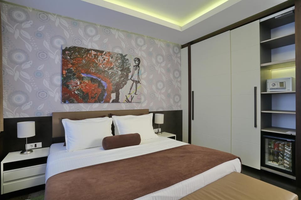 Bed, Activities, Balcony/Terrace, Food and drinks, Decorative detail, Decorative detail, Bedroom, Guests, City view, Location