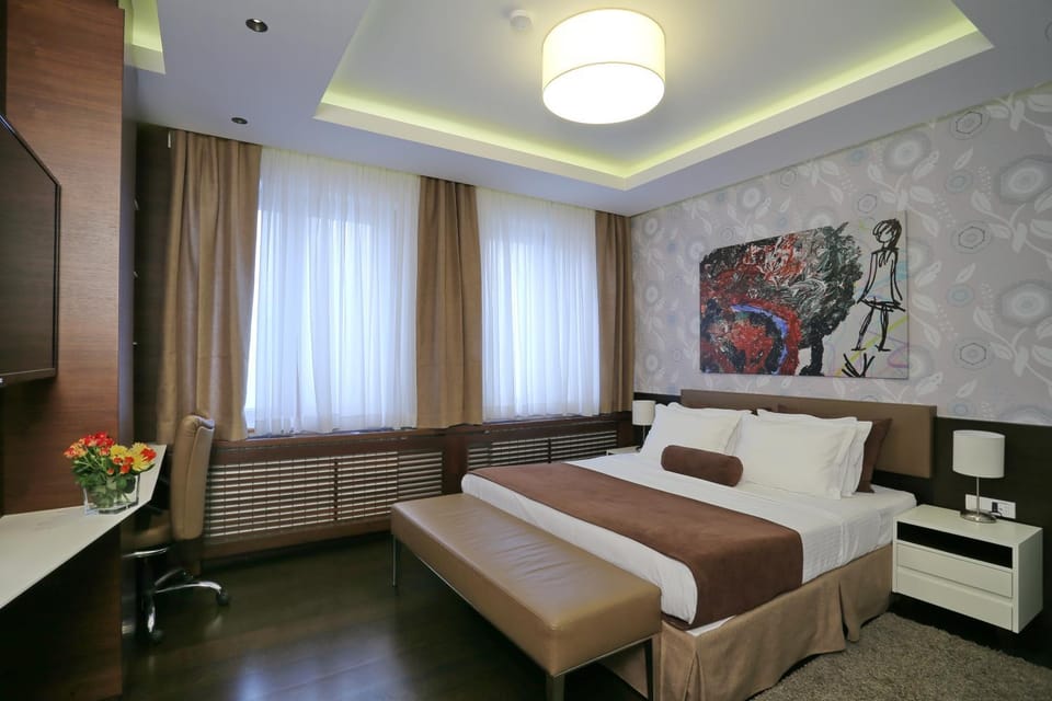 Day, Activities, Activities, Decorative detail, Decorative detail, Bedroom, Guests, City view, City view, Location