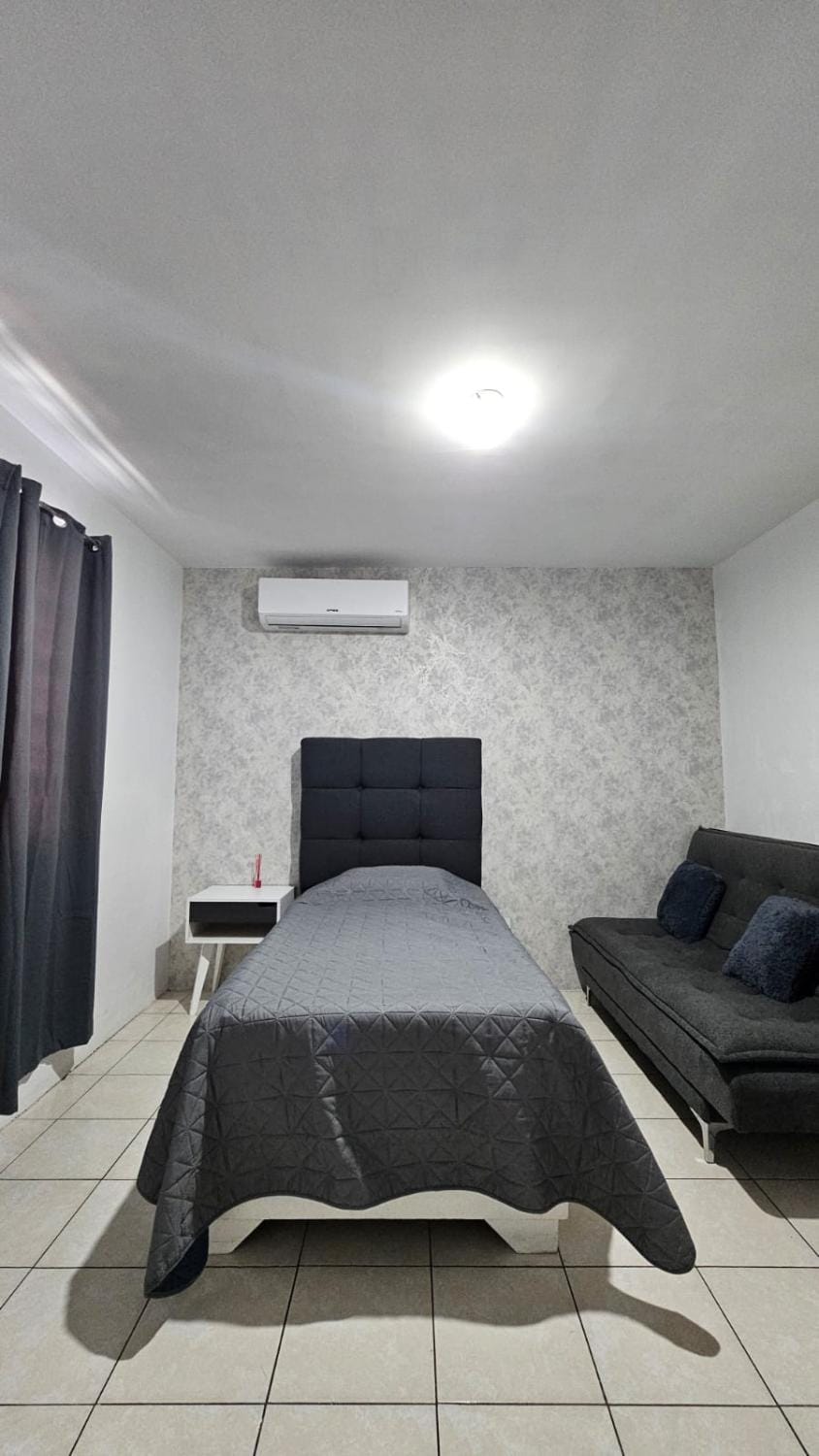 casa Apodaca cerca del aeropuerto House in State of Nuevo Leon