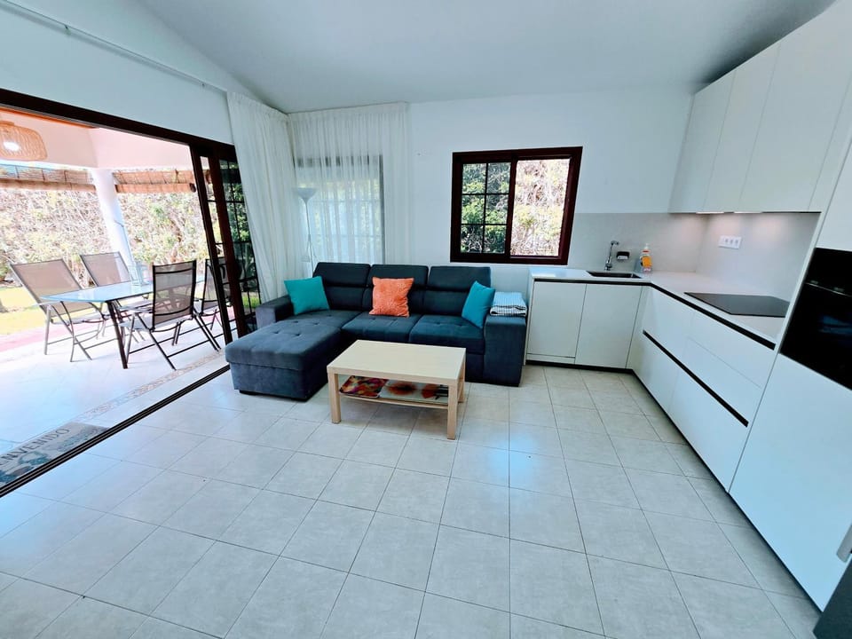 TV and multimedia, Kitchen or kitchenette, Living room, Dining area