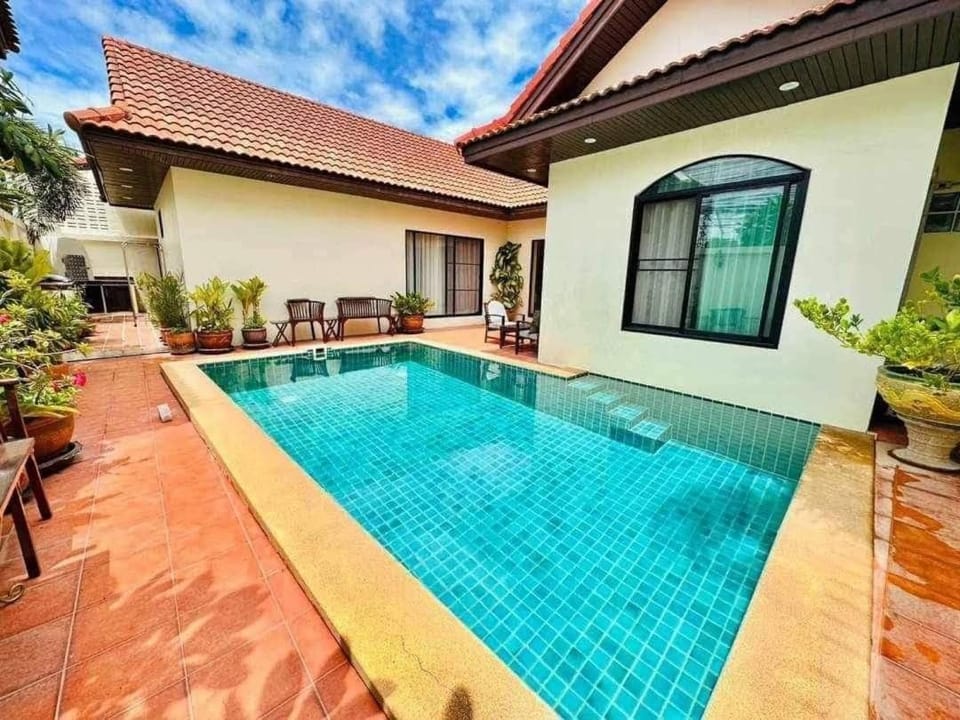 Bali Style Luxury Pool Villa near Beach & Walking ST! Villa in Pattaya City