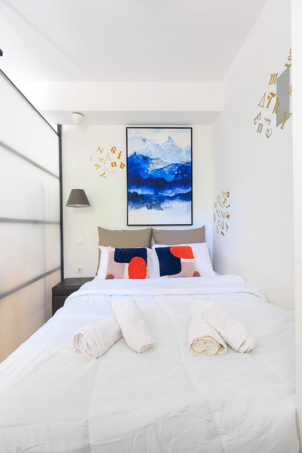 Bed, TV and multimedia, Photo of the whole room, Bedroom, towels