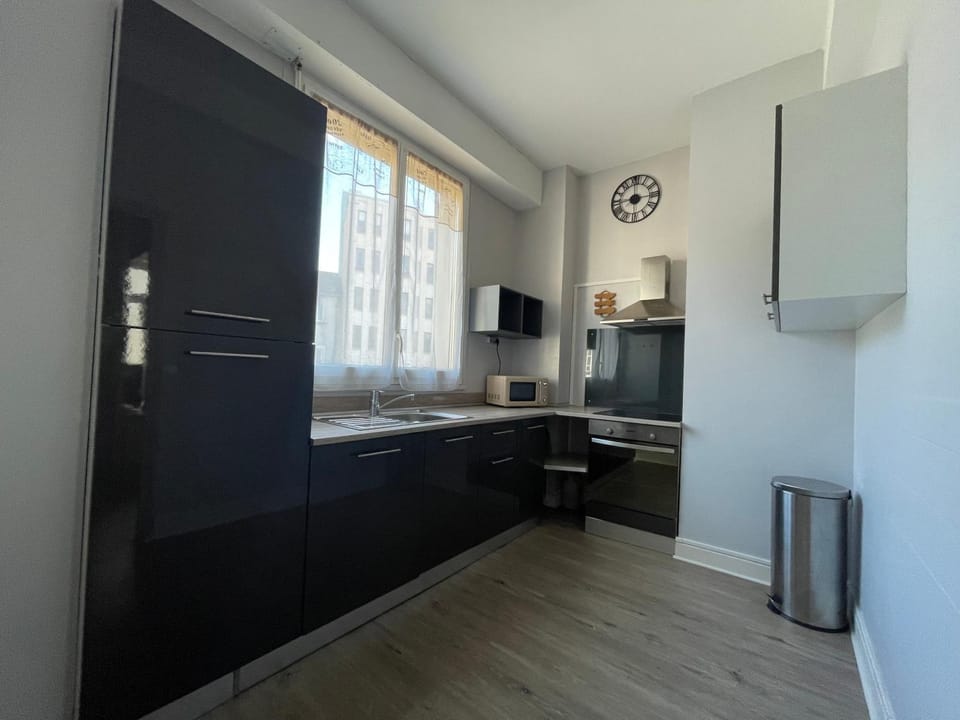 Kitchen or kitchenette, oven, stove