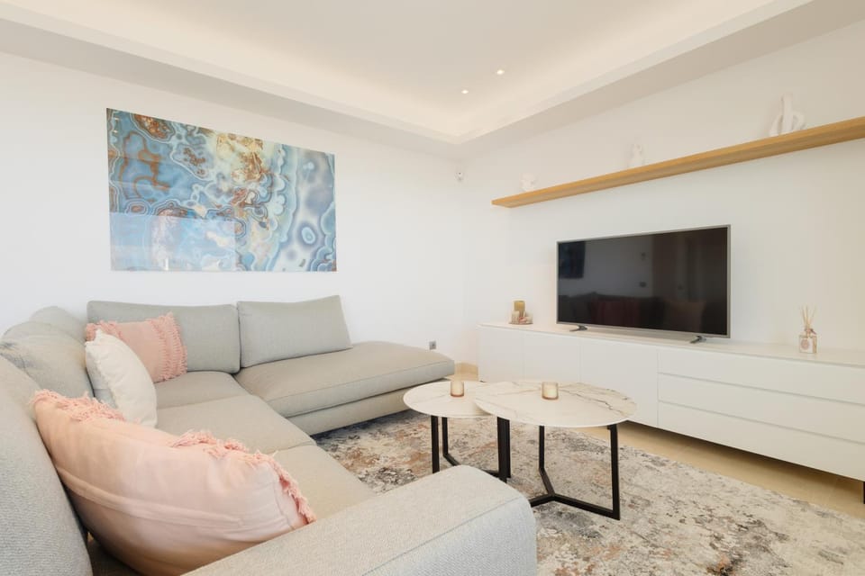 Communal lounge/ TV room, TV and multimedia, Living room, Seating area