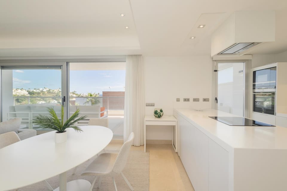 Communal lounge/ TV room, Balcony/Terrace, Kitchen or kitchenette, Living room, Lounge or bar, Dining area, microwave, oven, stove