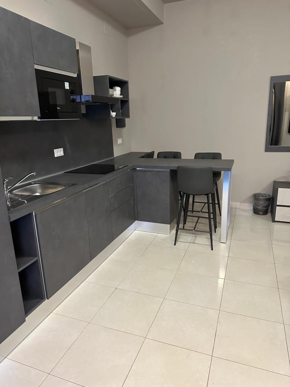 Kitchen or kitchenette, Dining area, stove