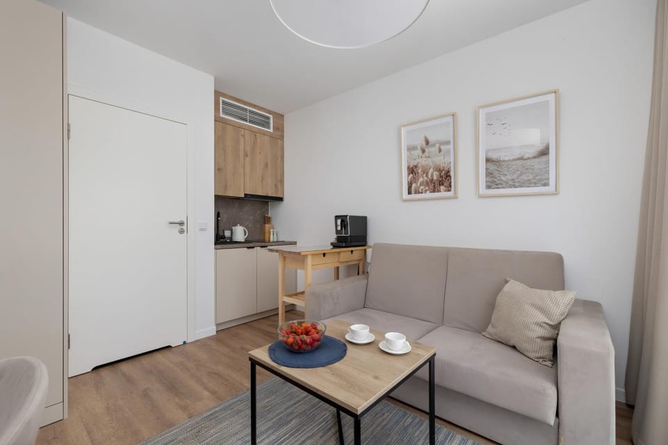 Coffee/tea facilities, Kitchen or kitchenette, Living room, Seating area