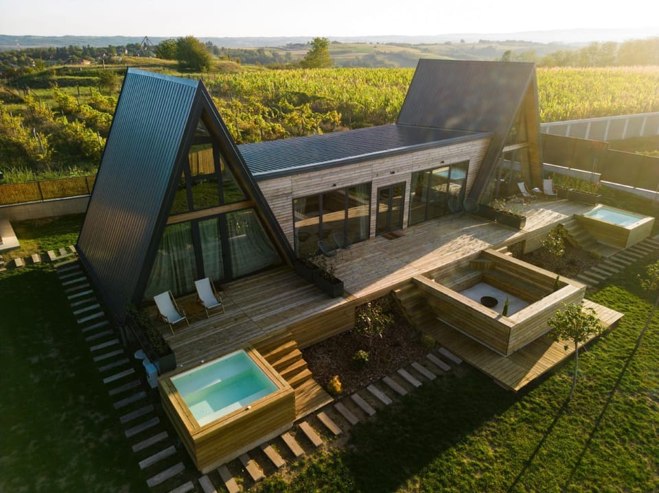 Property building, Garden, Swimming pool, Swimming pool