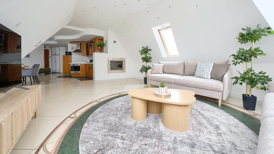 TV and multimedia, Kitchen or kitchenette, Living room