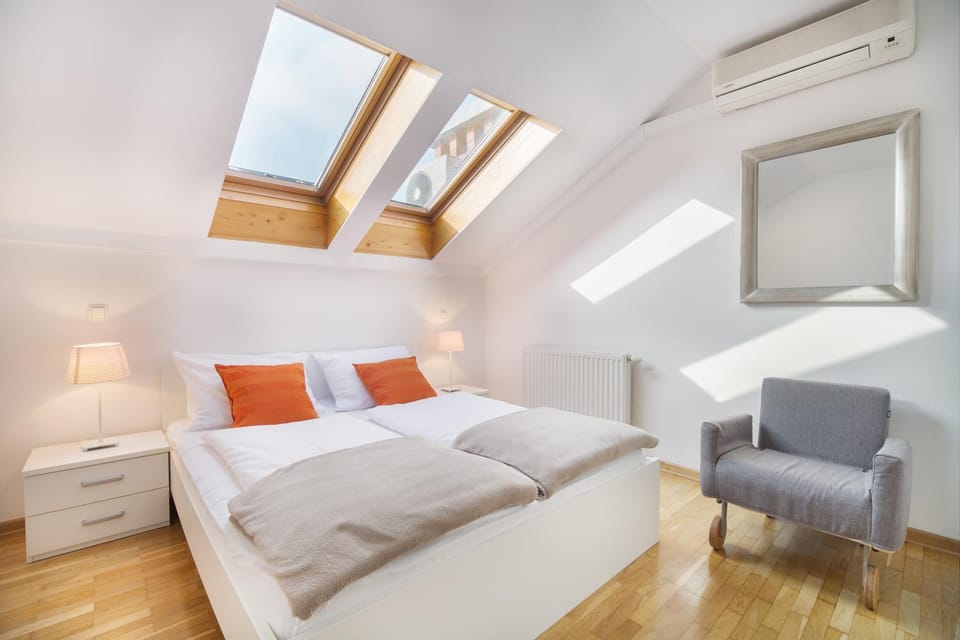 Bed, Photo of the whole room, Bedroom, air conditioner