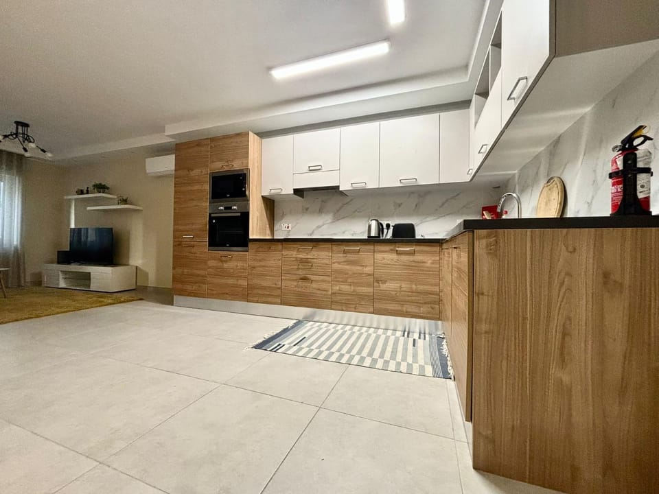 Kitchen or kitchenette, dishwasher, stove