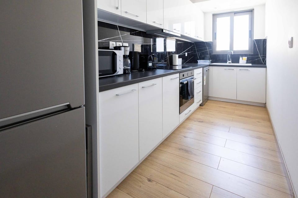 Kitchen or kitchenette, oven, stove