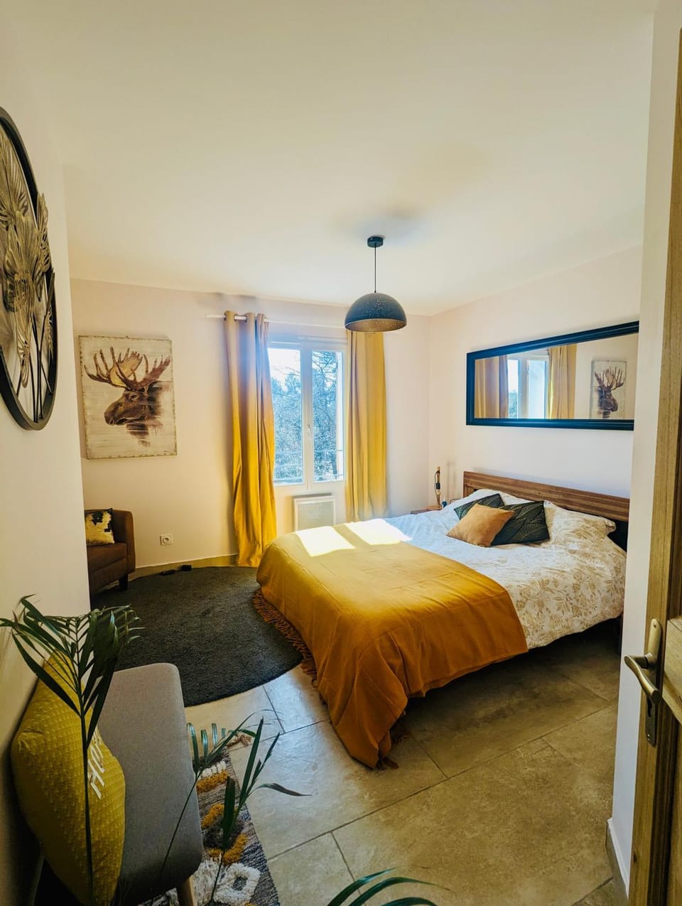 Bed, Photo of the whole room, Bedroom