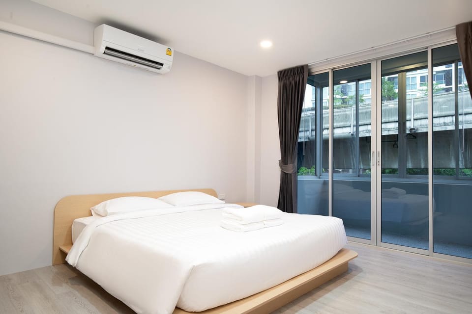 Bed, Photo of the whole room, Bedroom, air conditioner