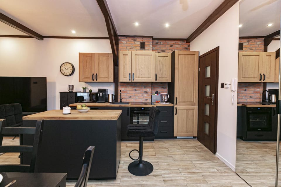 Kitchen or kitchenette, microwave, oven, stove