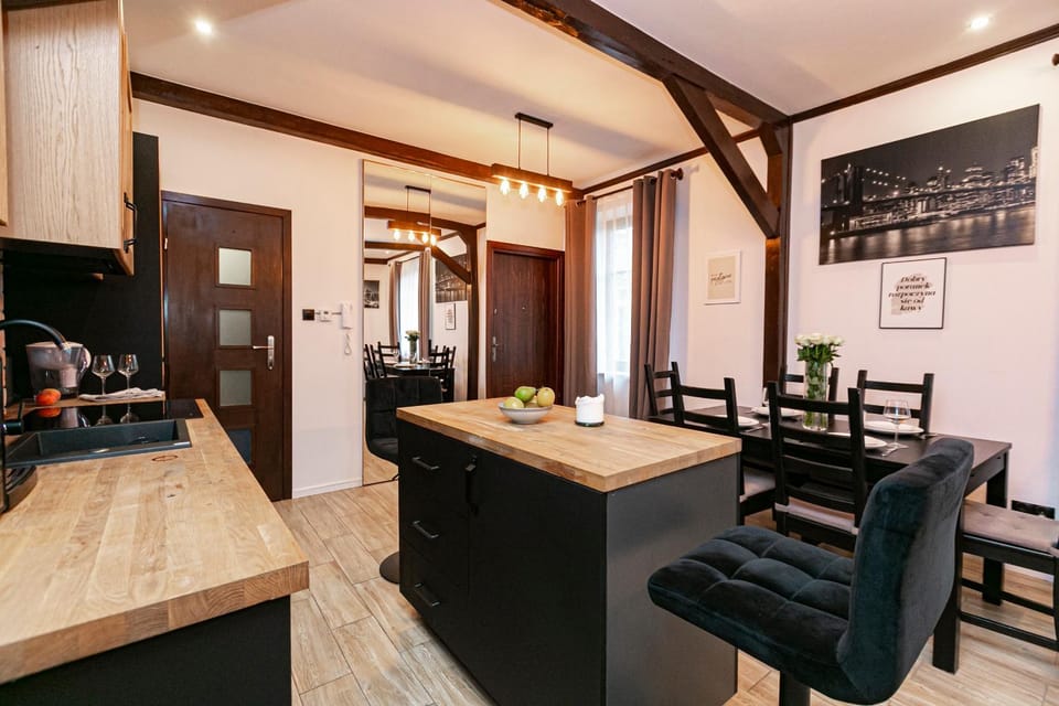 Kitchen or kitchenette, Dining area, oven, stove