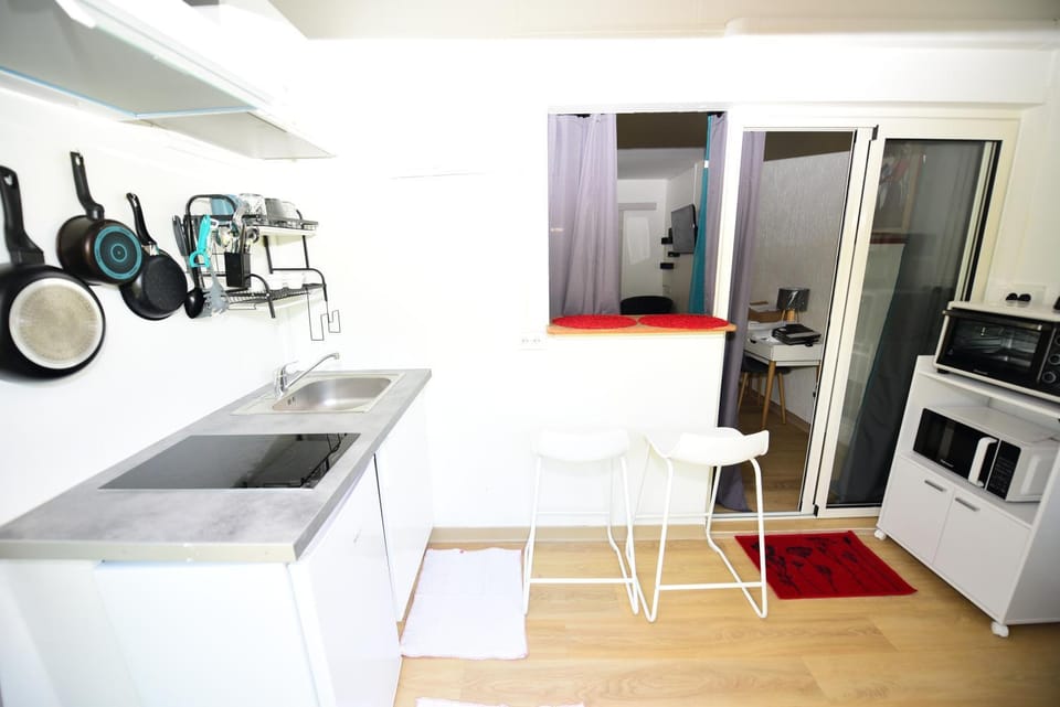 Kitchen or kitchenette