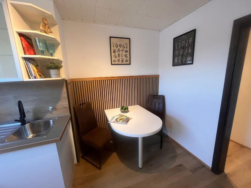 Kitchen or kitchenette, Seating area, Dining area